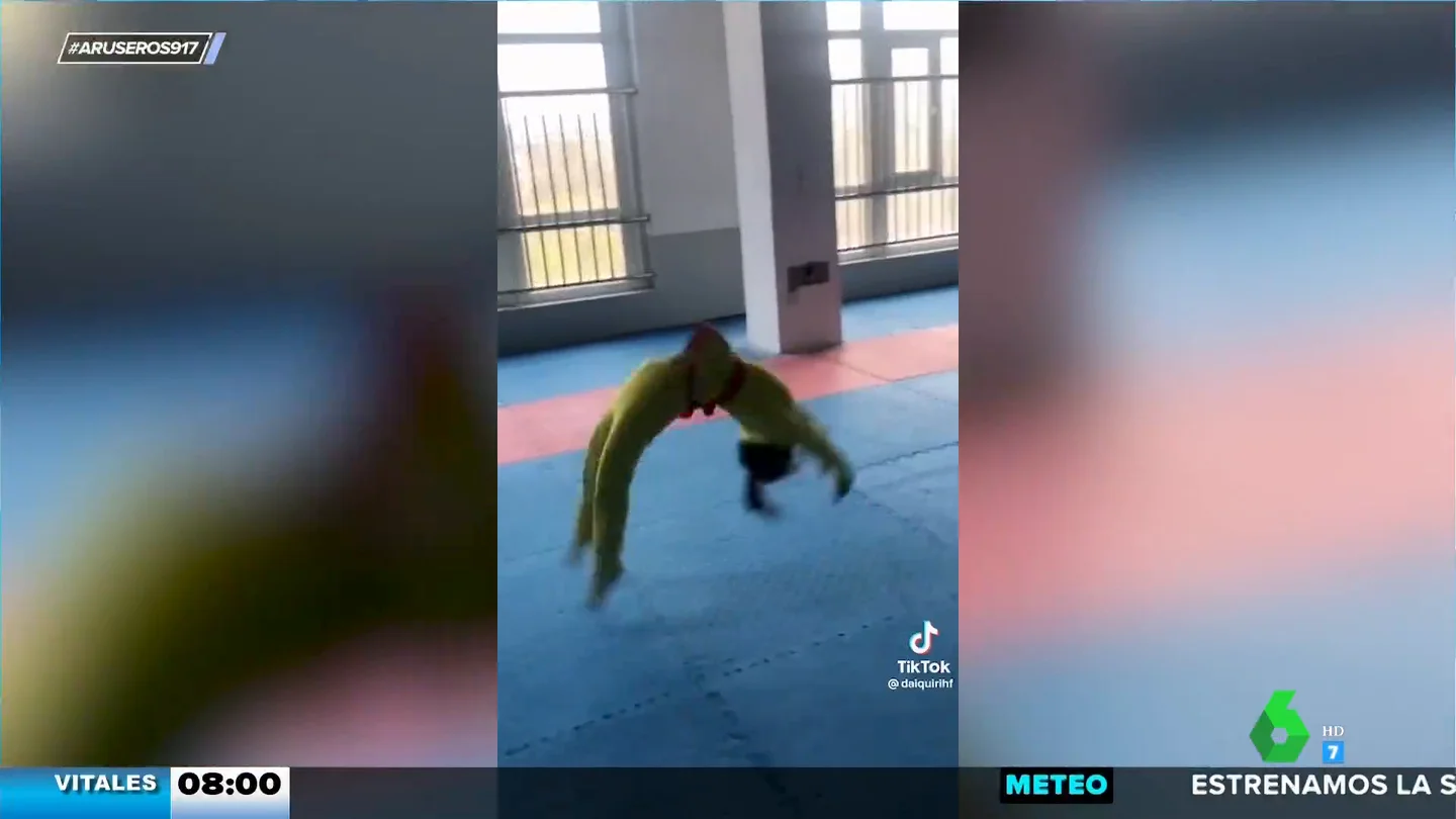 El increíble vídeo de esta niña gimnasta y sus incontables piruetas El increíble vídeo de esta niña gimnasta y sus incontables piruetas