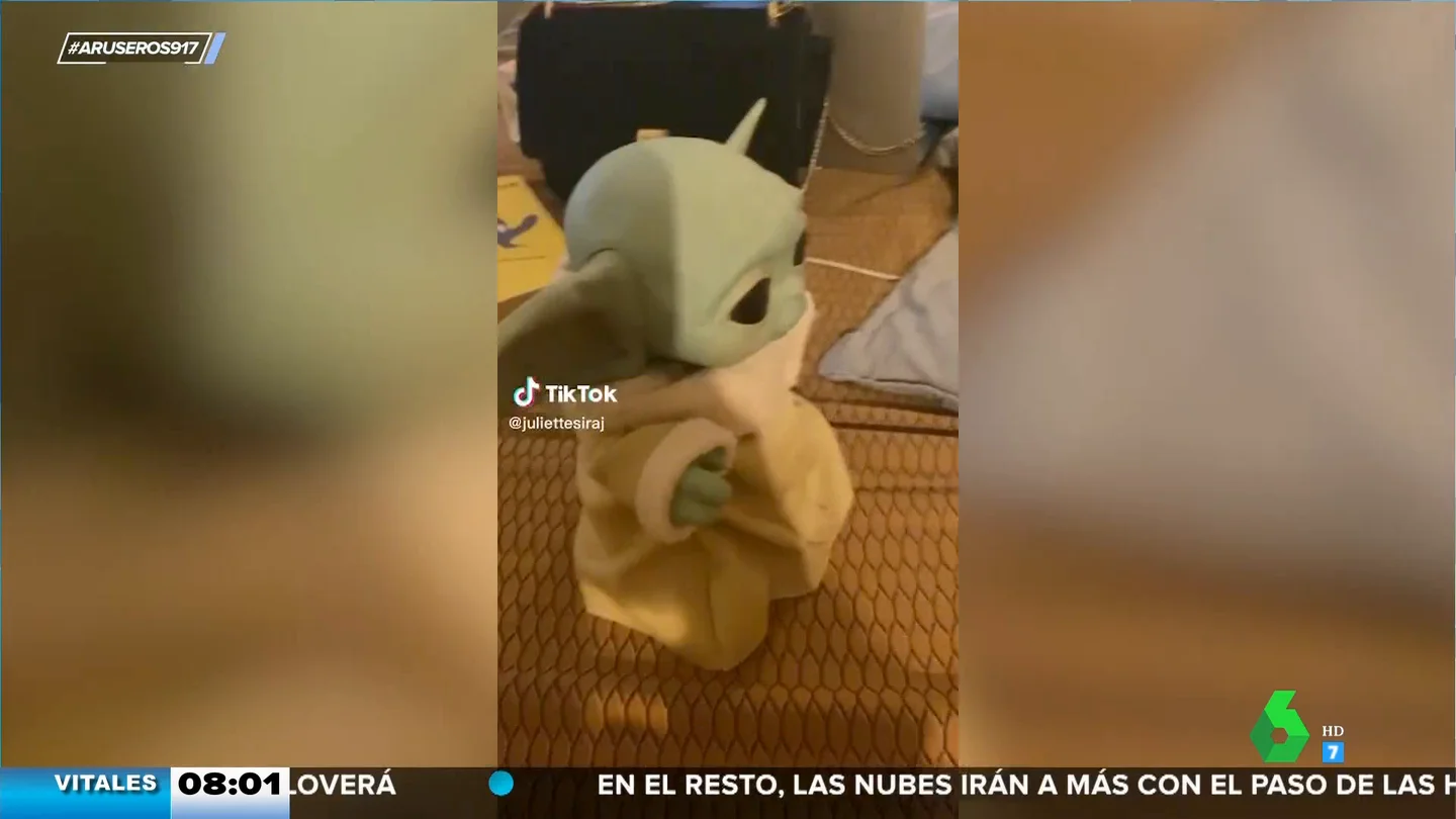La cómica reacción de este perro cuando conoce a 'Baby Yoda' La cómica reacción de este perro cuando conoce a 'Baby Yoda'