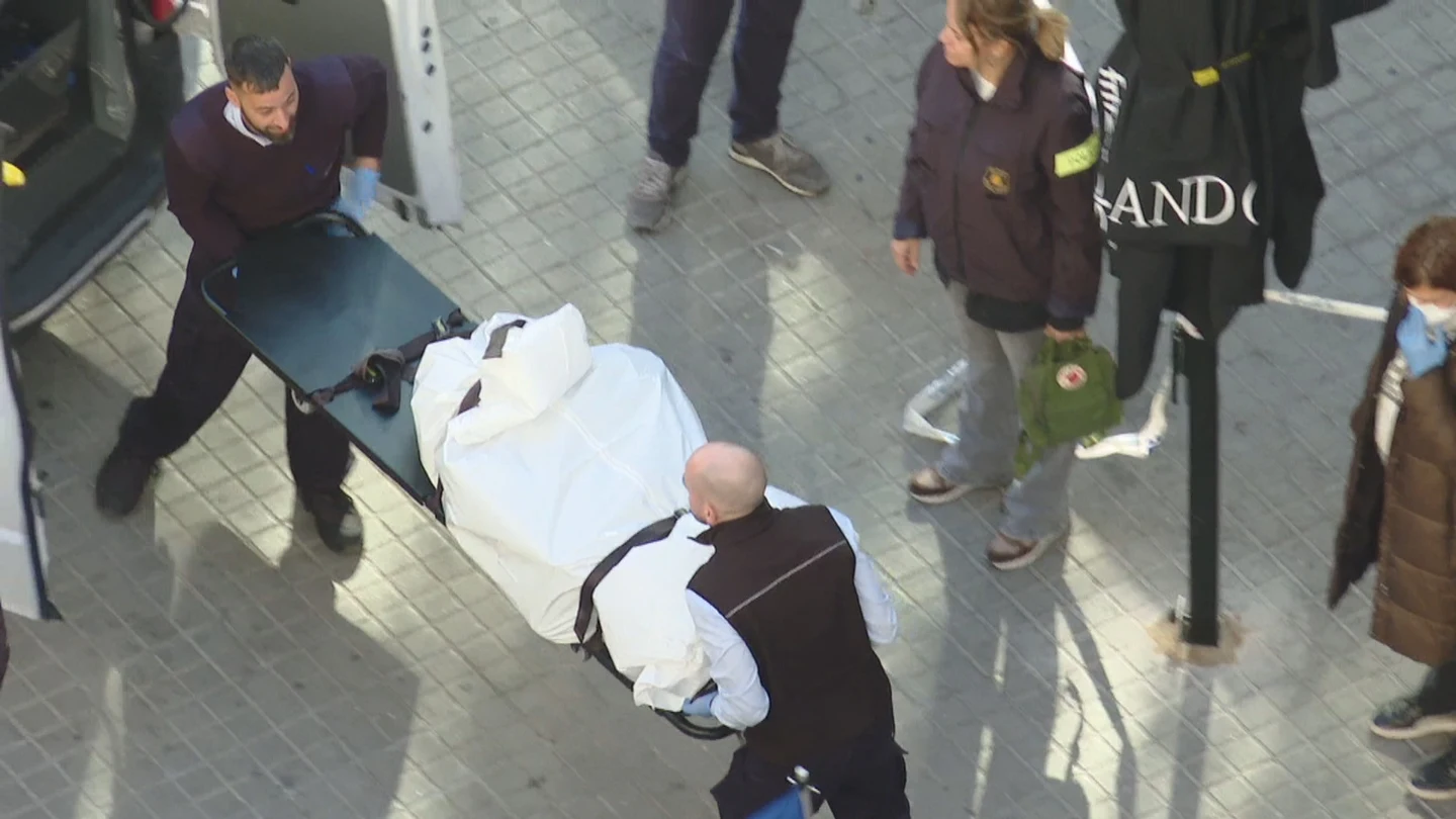 Detienen a dos hombres por su presunta relación con el torso hallado dentro de una maleta en Barcelona Detienen a dos hombres por su presunta relación con el torso hallado dentro de una maleta en Barcelona