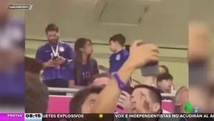 El feo gesto por el que el pequeño Mateo Messi se lleva una regañina de su madre en pleno partido del Mundial