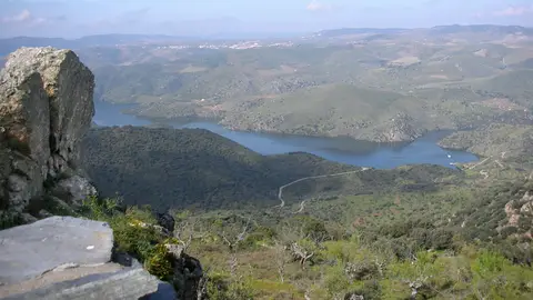 Vista del Duero desde el mirador del Castillo de Vilvestre, provincia de Salamanca, Castilla y León, España Vista del Duero desde el mirador del Castillo de Vilvestre, provincia de Salamanca, Castilla y León, España