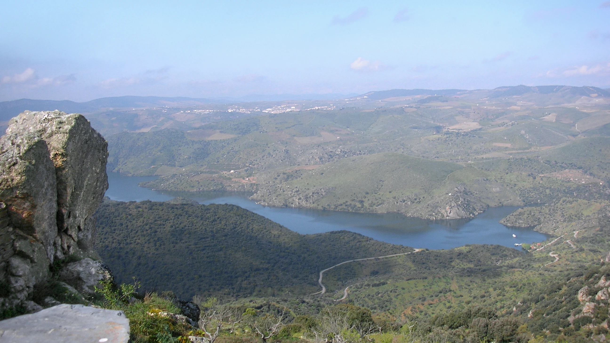 Vista del Duero desde el mirador del Castillo de Vilvestre, provincia de Salamanca, Castilla y León, España Vista del Duero desde el mirador del Castillo de Vilvestre, provincia de Salamanca, Castilla y León, España