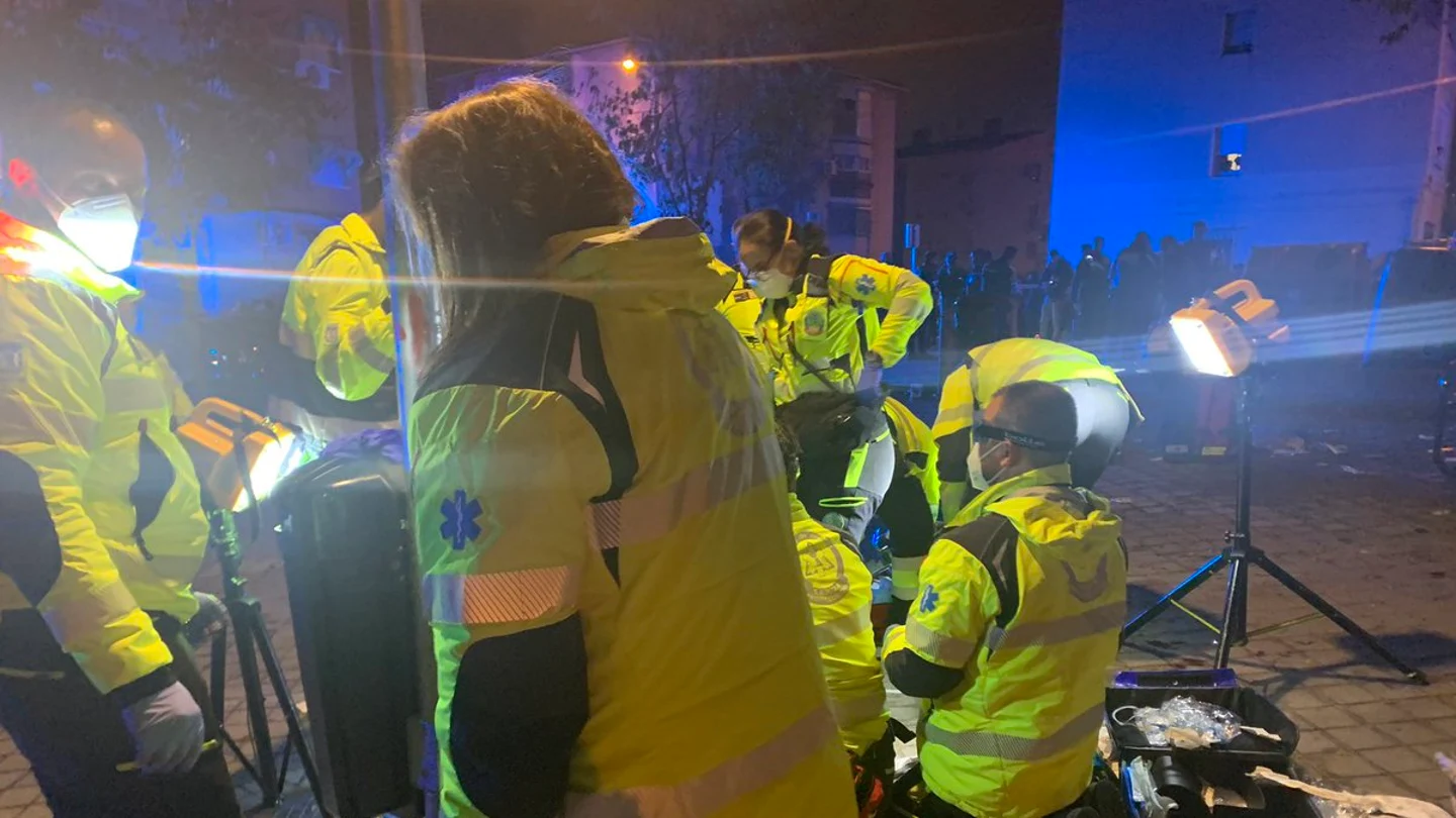 Servicios de Emergencias tratan de reanimar al menor herido en Madrid Servicios de Emergencias tratan de reanimar al menor herido en Madrid