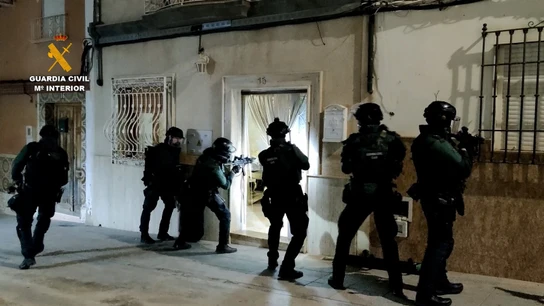 Treinta detenidos en Andalucía por traficar con marihuana que camuflaban como ayuda humanitaria para Ucrania Treinta detenidos en Andalucía por traficar con marihuana que camuflaban como ayuda humanitaria para Ucrania