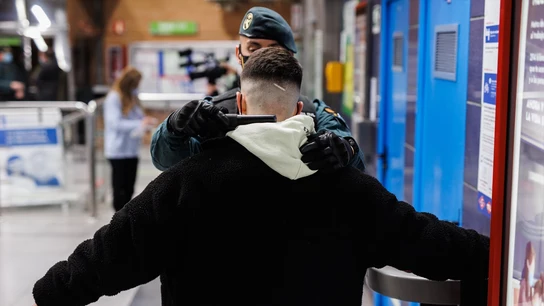 Operativo para vigilar bandas juveniles en el Metro de Madrid Operativo para vigilar bandas juveniles en el Metro de Madrid