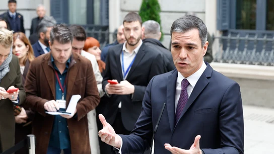 El presidente del Gobierno, Pedro Sánchez, en declaraciones en el patio del Congreso. El presidente del Gobierno, Pedro Sánchez, en declaraciones en el patio del Congreso.