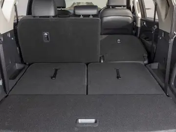 Con casi 900 litros de maletero, reductora y 7 plazas, este es el SUV más 4x4 que puedes comprar hoy en día Con casi 900 litros de maletero, reductora y 7 plazas, este es el SUV más 4x4 que puedes comprar hoy en día
