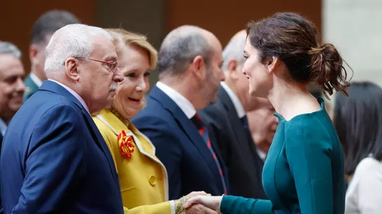 Joaquín Leguina con Isabel Díaz Ayuso y Esperanza Aguirre El PSOE expulsa de militancia a Joaquín Leguina por apoyar a Isabel Díaz Ayuso
