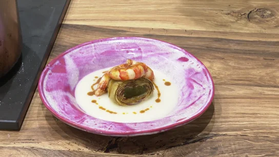 Receta de Arturo Hernández (Arzur Chef): crema de puerros y coliflor con alcachofas confitadas al romero y gambones en su salsa Receta de Arturo Hernández (Arzur Chef): crema de puerros y coliflor con alcachofas confitadas al romero y gambones en su salsa