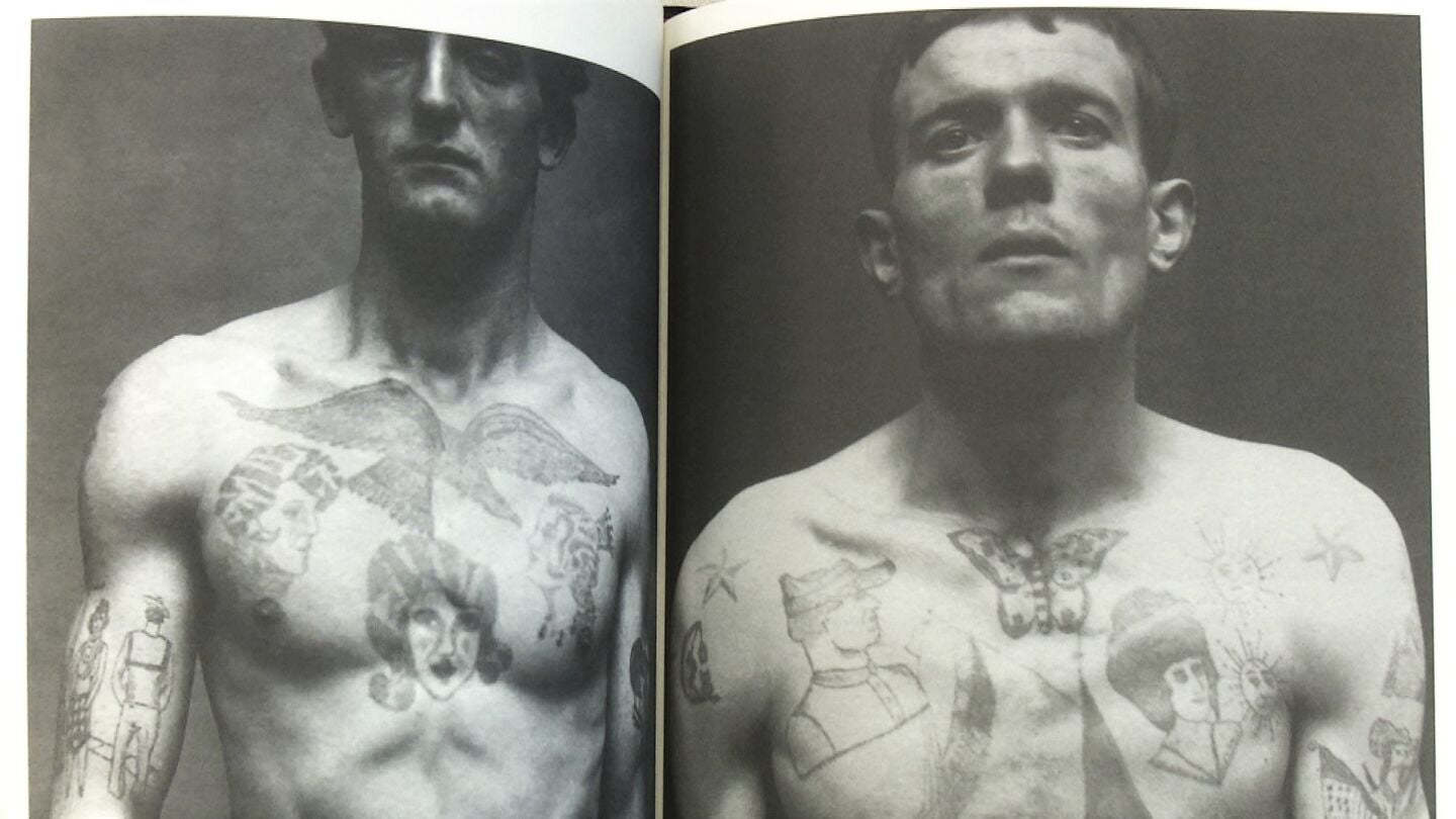 Fotografía incluida en el libro 'Criminal. Ángeles bellos, bárbaros tatuados' Fotografía incluida en el libro 'Criminal. Ángeles bellos, bárbaros tatuados'