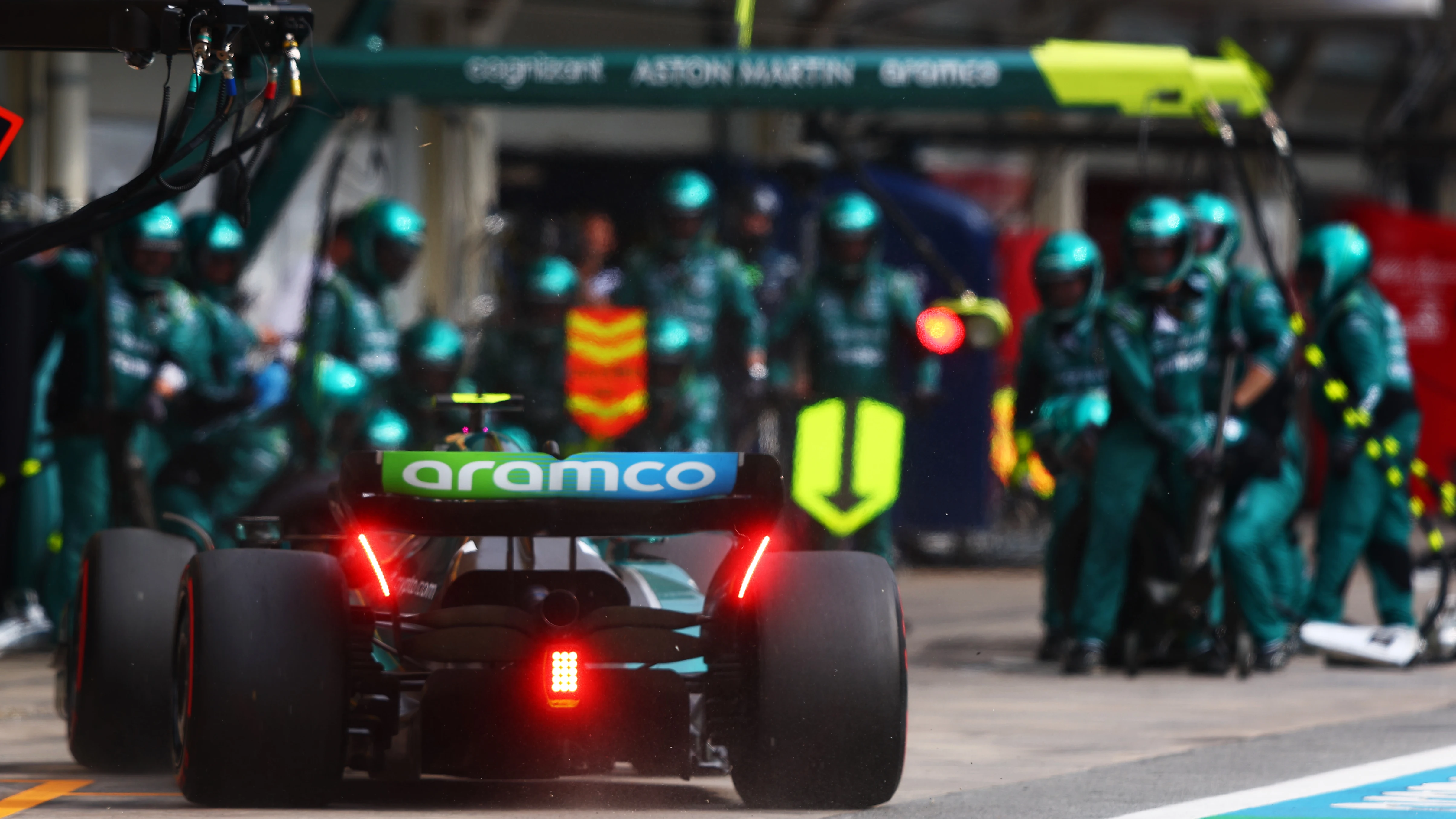 Parada en boxes de Aston Martin