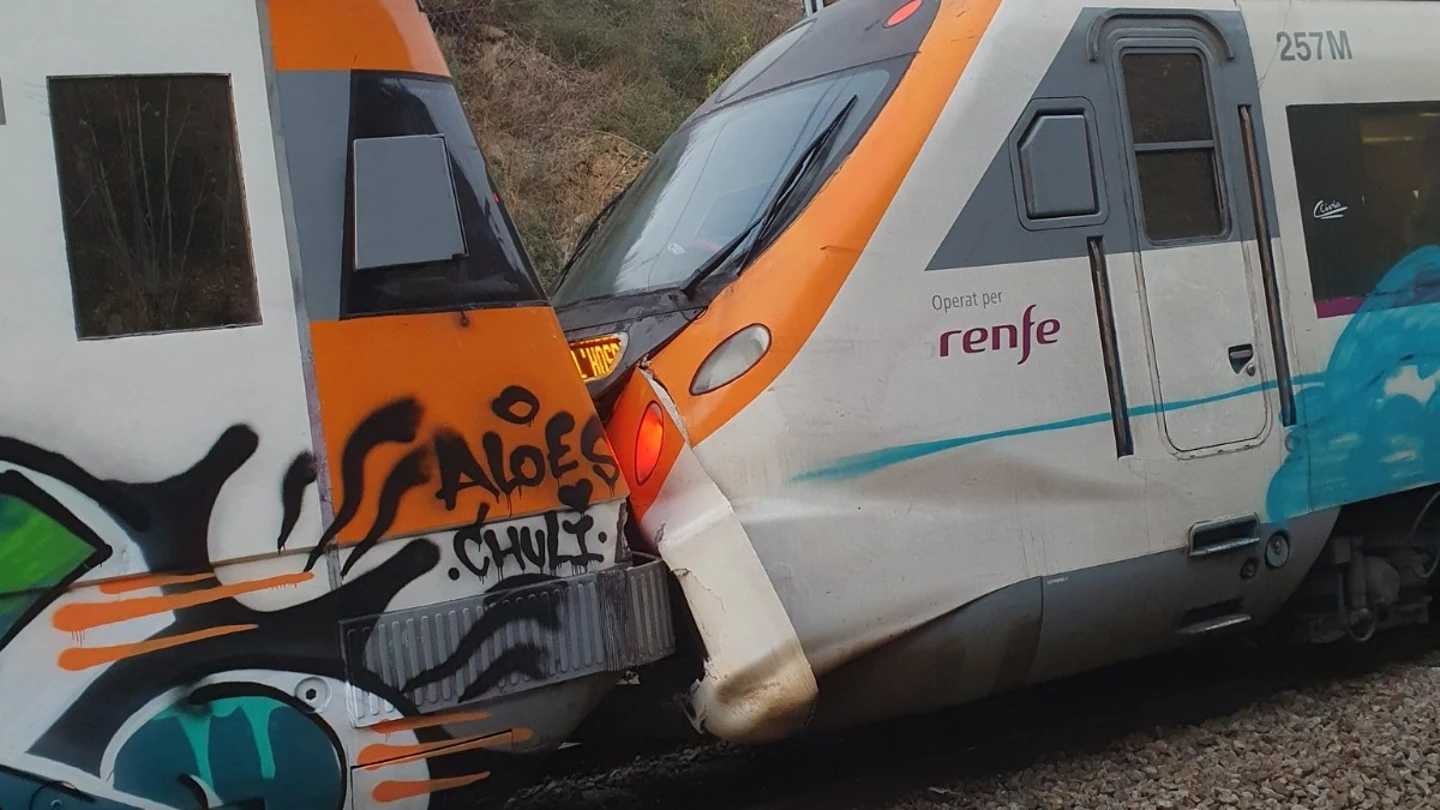 Los trenes colisionados en Motcada, Barcelona Los trenes colisionados en Motcada, Barcelona