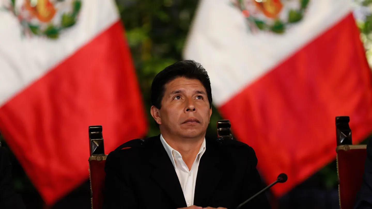 El Congreso de Perú destituye a Pedro Castillo trras el intento de disolver las Cortes El Congreso de Perú destituye a Pedro Castillo trras el intento de disolver las Cortes