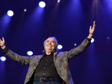 Serrat says goodbye to his public in Madrid with a packed Wizink Center