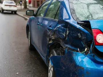 Coche golpeado por el lateral trasero Coche golpeado por el lateral trasero