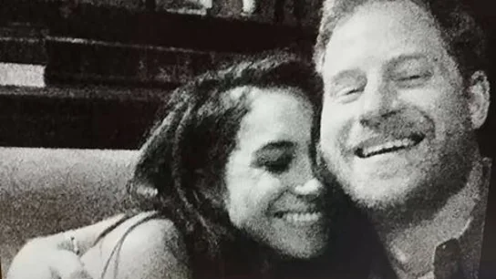 El selfie de Meghan y Harry en su primera cita que se puede ver en la docuserie 'Enrique y Meghan'. El selfie de Meghan y Harry en su primera cita que se puede ver en la docuserie 'Enrique y Meghan'.