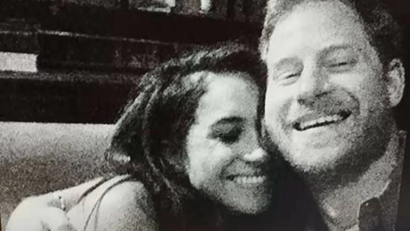El selfie de Meghan y Harry en su primera cita que se puede ver en la docuserie 'Enrique y Meghan'. El selfie de Meghan y Harry en su primera cita que se puede ver en la docuserie 'Enrique y Meghan'.