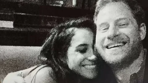 El selfie de Meghan y Harry en su primera cita que se puede ver en la docuserie 'Enrique y Meghan'. El selfie de Meghan y Harry en su primera cita que se puede ver en la docuserie 'Enrique y Meghan'.