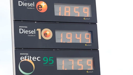 Detalle de los precios del combustible en una gasolinera en Madrid Detalle de los precios del combustible en una gasolinera en Madrid/ EFE/ Zipi