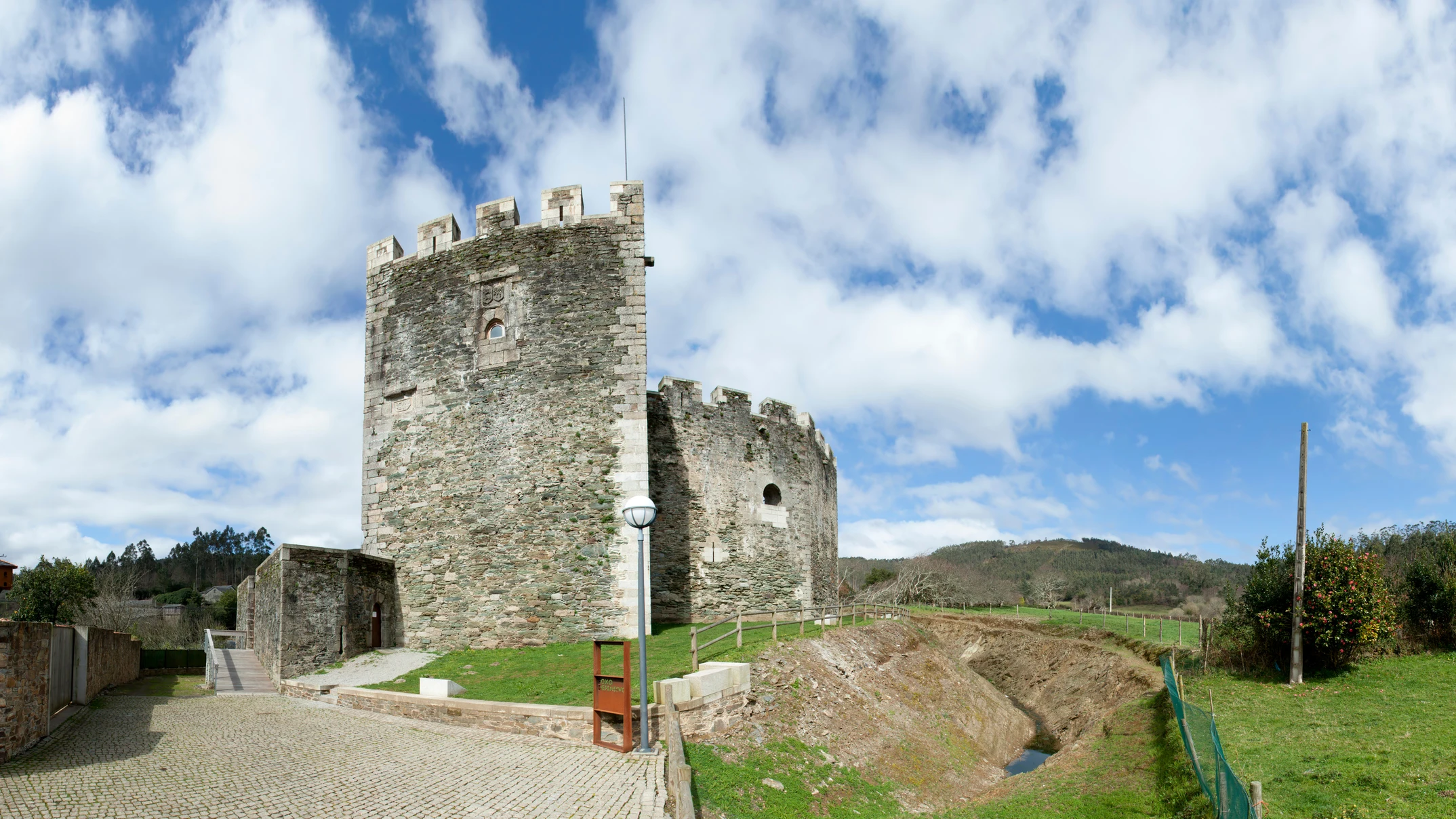 Castillo de Moeche, en Ferrol Castillo de Moeche, en Ferrol