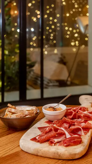 Plato de jamón curado de Hensi Madrid Plato de jamón curado de Hensi Madrid