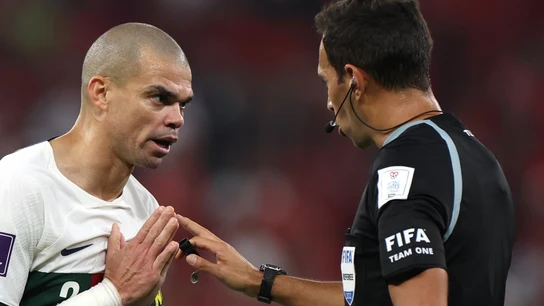 Pepe protesta al árbitro Pepe protesta al árbitro