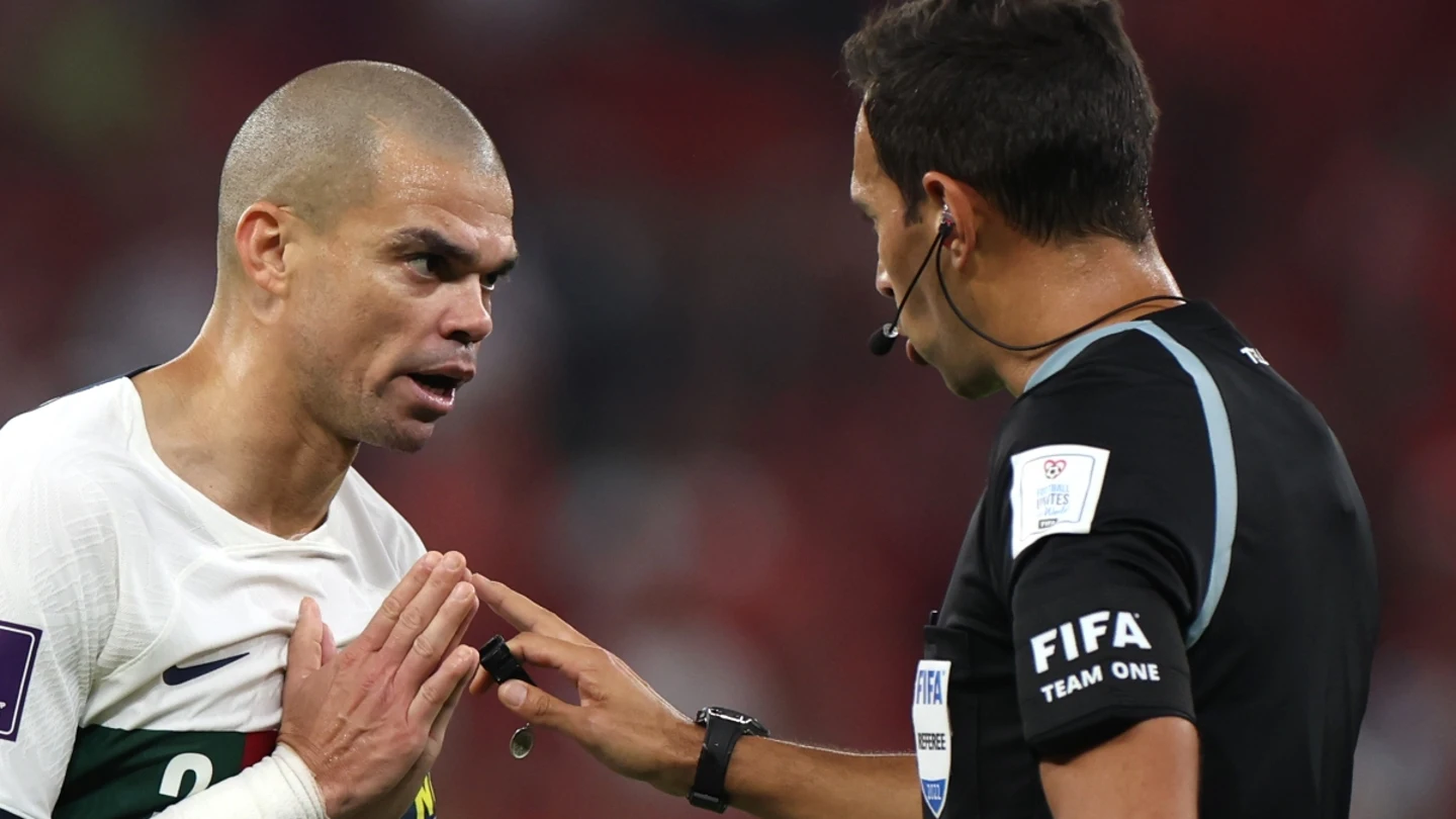 Pepe protesta al árbitro Pepe protesta al árbitro