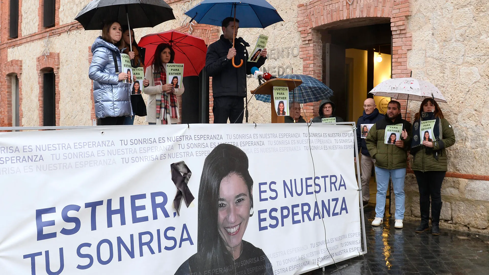 El lamento de una amiga de Esther López: "Nadie entiende cómo el sospechoso sigue campando por Traspinedo"