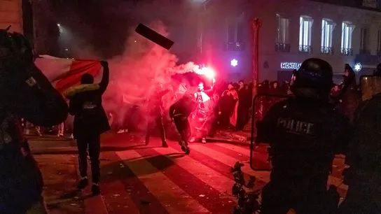 Detenidas 42 personas en París por incidentes tras la victoria de Marruecos en Qatar Detenidas 42 personas en París por incidentes tras la victoria de Marruecos en Qatar