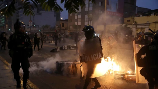 Enfrentamientos con la Policía en Perú Enfrentamientos con la Policía en Perú