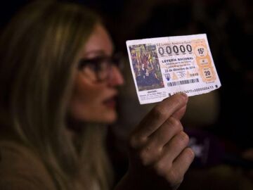 Sí, el 00000 existe en la Lotería de Navidad, no es exclusivo de la Casa Real y sí, también puede tocar