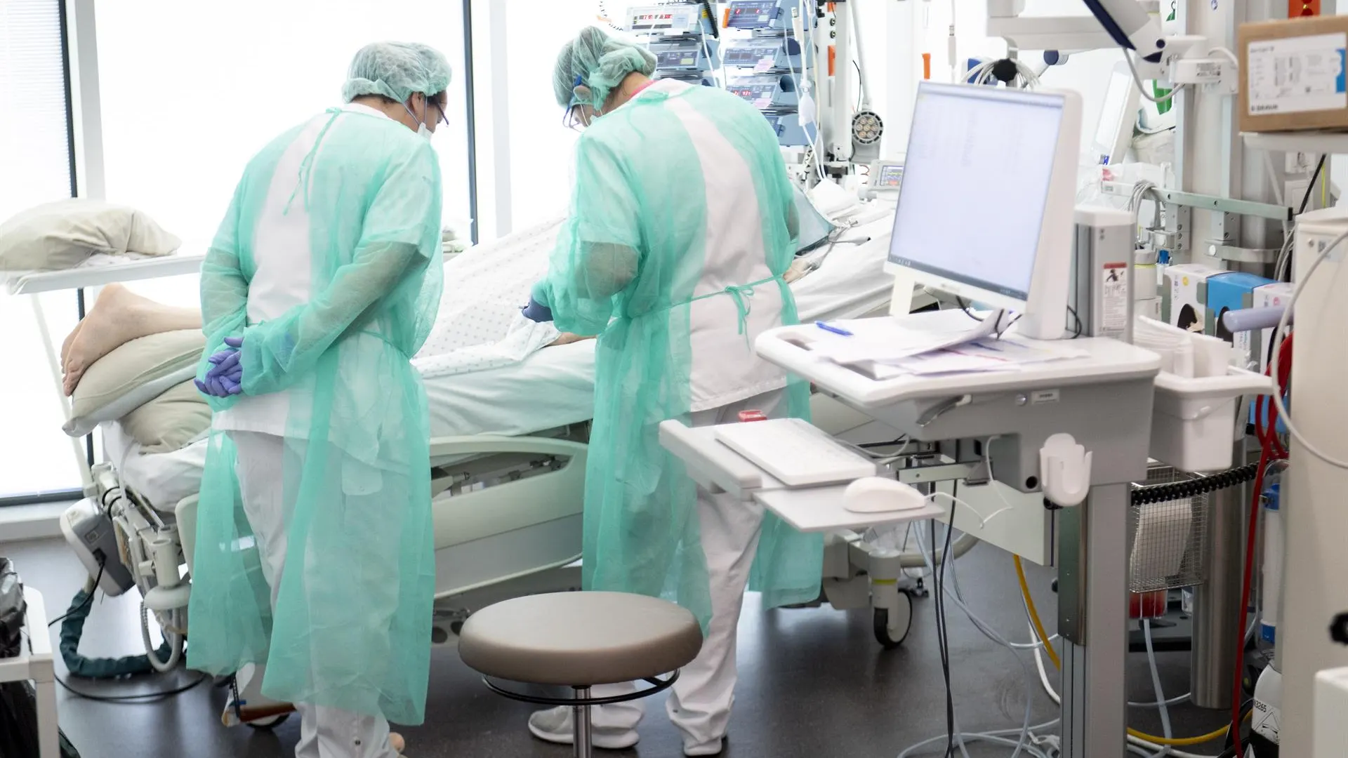 Imagen de archivo de unos médicos en un hospital.