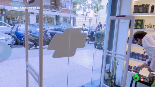 Una vendedora ilegal de ansiolíticos accede a hablar con Equipo de Investigación: "Me lo dan con receta y a mí no me cuesta nada" Una vendedora ilegal de ansiolíticos accede a hablar con Equipo de Investigación: "Me lo dan con receta y a mí no me cuesta nada"