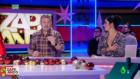 La divertida charla de Cristina Pedroche y Valeria Ros por su sitio en Zapeando: "Yo quiero bolas, aunque he traído las mías" La divertida charla de Cristina Pedroche y Valeria Ros por su sitio en Zapeando: "Yo quiero bolas, aunque he traído las mías"