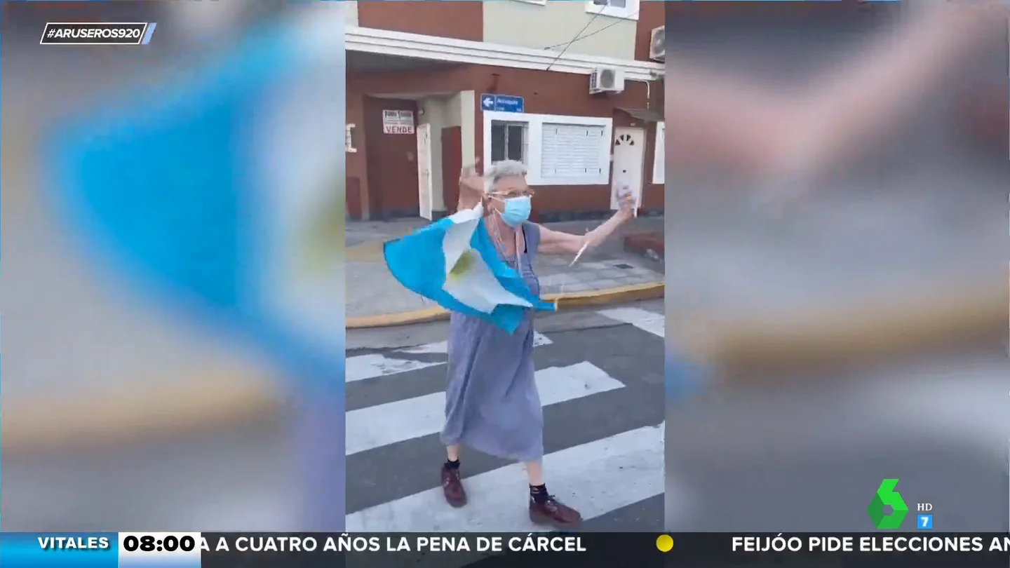 Así celebra esta abuela argentina los triunfos de su Selección en el Mundial de Qatar Así celebra esta abuela argentina los triunfos de su Selección en el Mundial de Qatar