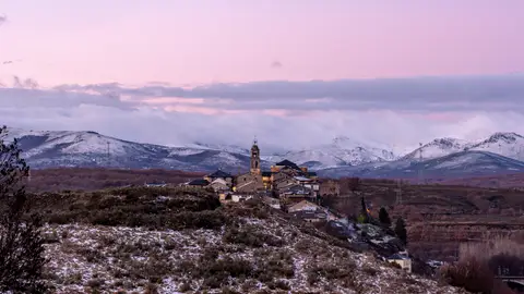 Vista aérea de Puebla de Sanabria en invierno Vista aérea de Puebla de Sanabria en invierno
