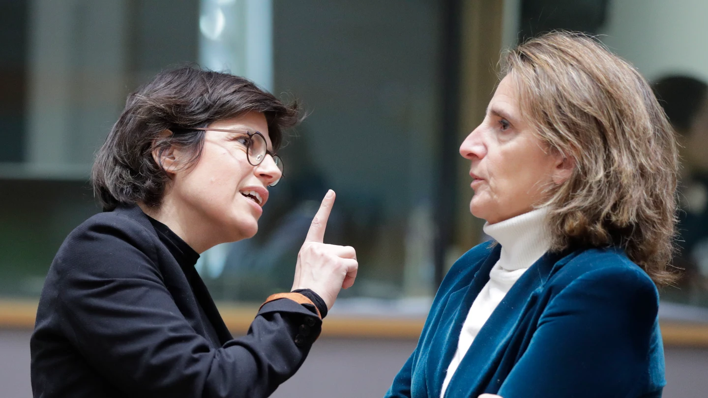 La ministra de Energía de Bélgica, Tinne Van der Straeten, dialoga con Teresa Ribera La ministra de Energía de Bélgica, Tinne Van der Straeten, dialoga con Teresa Ribera