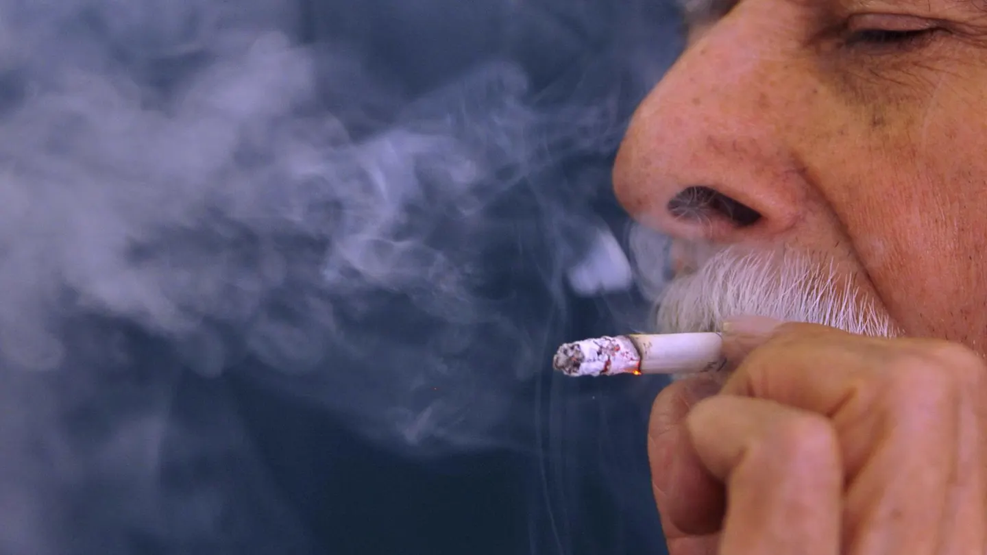 Nueva Zelanda prohibirá fumar a todas las personas nacidas a partir de 2009 Nueva Zelanda prohibirá fumar a todas las personas nacidas a partir de 2009
