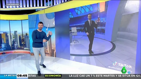 Marc Redondo intenta replicar el baile de Miércoles Addams: "Aprendo a hacer cualquier cosa menos cantar y bailar" Marc Redondo intenta replicar el baile de Miércoles Addams: "Aprendo a hacer cualquier cosa menos cantar y bailar"