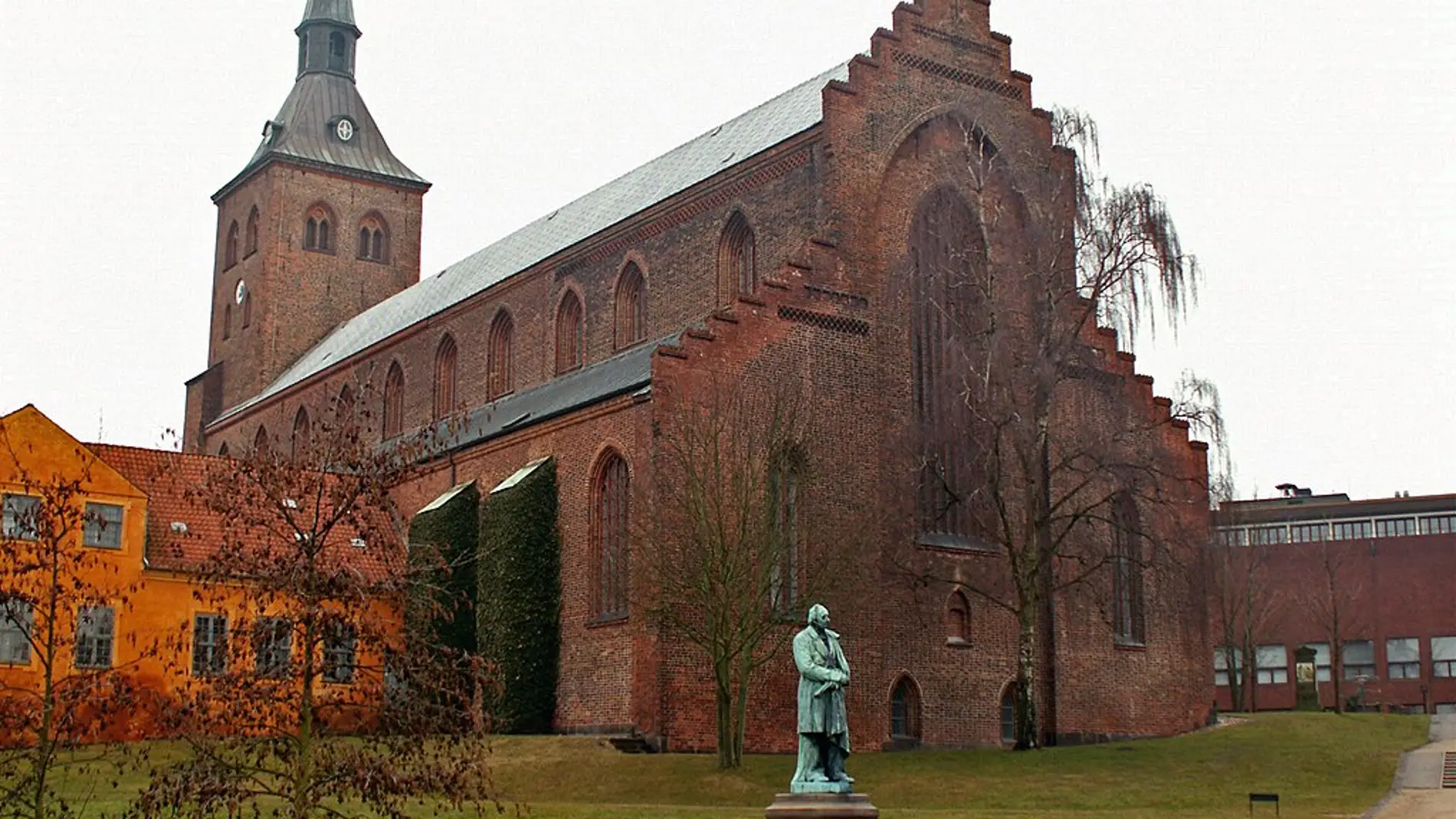 La Catedral de San Canuto de Odense y los reyes de Dinamarca que están enterrados aquí