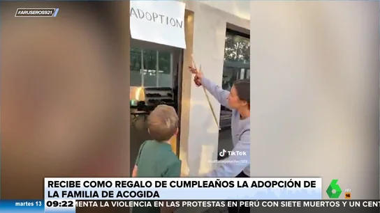 Este niño recibe el mejor regalo de cumpleaños posible: la adopción de su familia de acogida Este niño recibe el mejor regalo de cumpleaños posible: la adopción de su familia de acogida