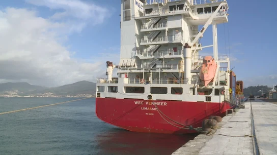 El buque retenido en Vigo reconoce haber vertido unos 150 litros de fuel El buque retenido en Vigo reconoce haber vertido unos 150 litros de fuel