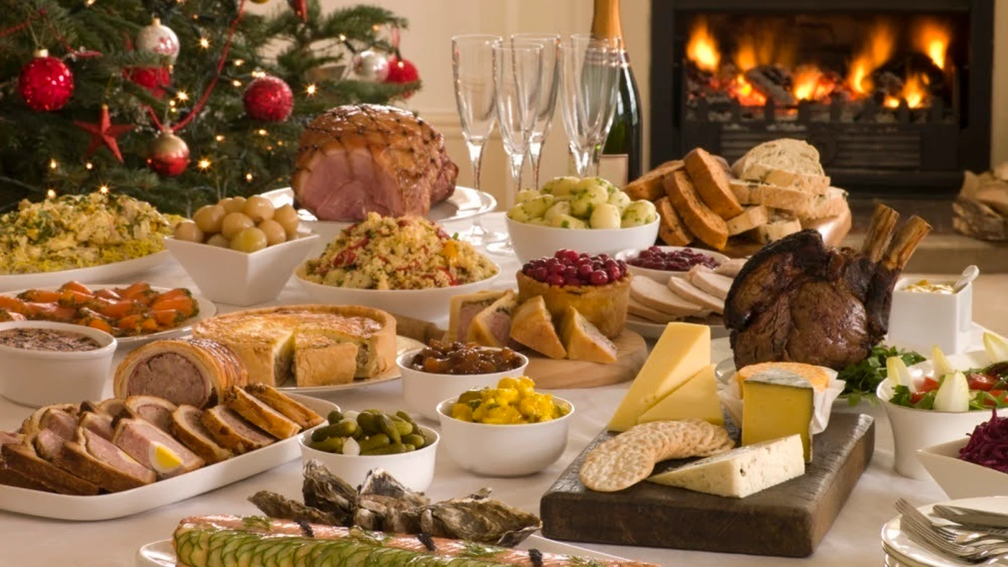 Imagen de archivo de una mesa preparada para un evento navideño. Imagen de archivo de una mesa preparada para un evento navideño.