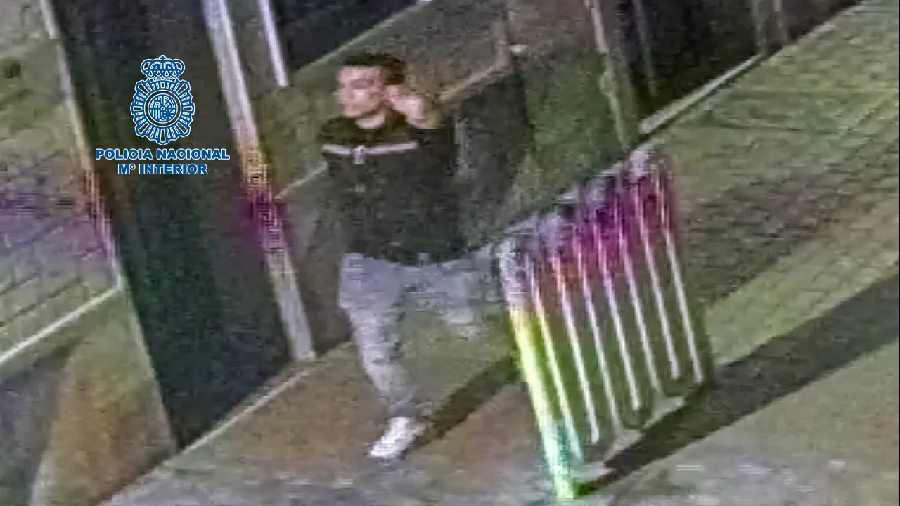 La Policía pide ayuda para localizar al presunto violador de una joven a punta de navaja en Murcia