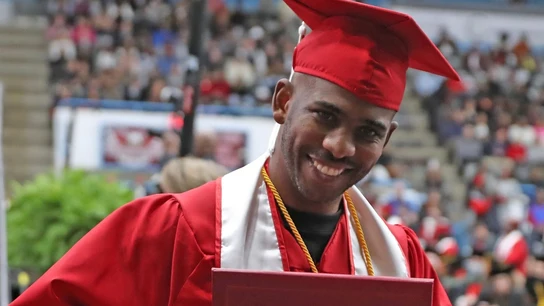 Chris Paul, graduado en la universidad Chris Paul, graduado en la universidad