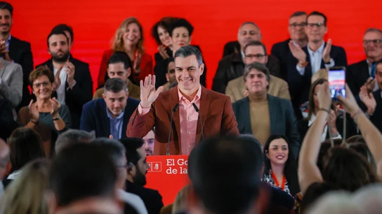 Sánchez arremete contra el PP por el choque institucional: "Si necesitan bloquear el Parlamento, no se cortan un pelo" Sánchez arremete contra el PP por el choque institucional: "Si necesitan bloquear el Parlamento, no se cortan un pelo"