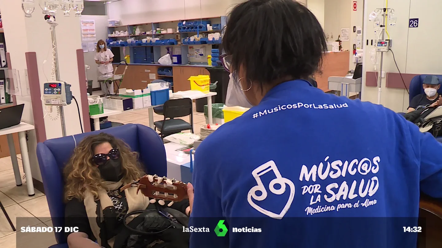 Pequeños conciertos para aliviar el alma de los pacientes de cáncer: "Nos hemos venido arriba" Pequeños conciertos para aliviar el alma de los pacientes de cáncer: "Nos hemos venido arriba"