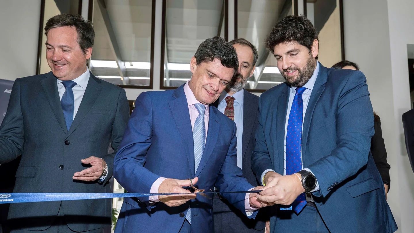 Jaime Echegoyen, en el centro de la imagen, junto al presidente de la Comunidad de Murcia, Fernando López Miras Jaime Echegoyen, en el centro de la imagen, junto al presidente de la Comunidad de Murcia, Fernando López Miras