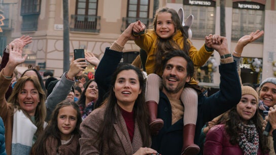 Loreto Mauleón es Ana, Emma Sánchez es Amaya y Raúl Prieto es Álvaro, en 'La chica de nieve'.