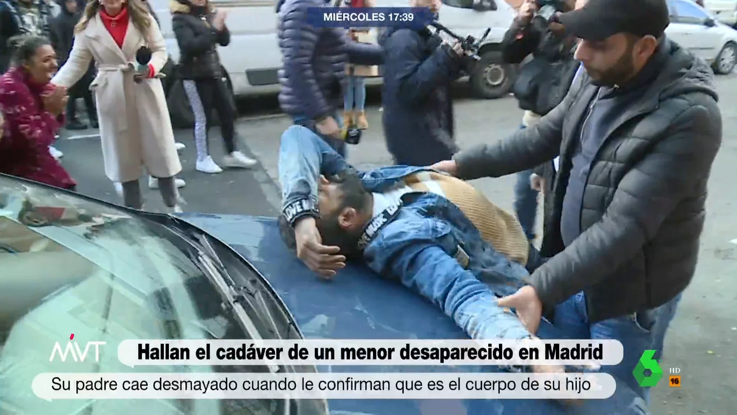 El padre del niño encontrado muerto en un vertedero de Toledo se desmaya entre gritos y llantos al conocer la noticia El padre del niño encontrado muerto en un vertedero de Toledo se desmaya entre gritos y llantos al conocer la noticia